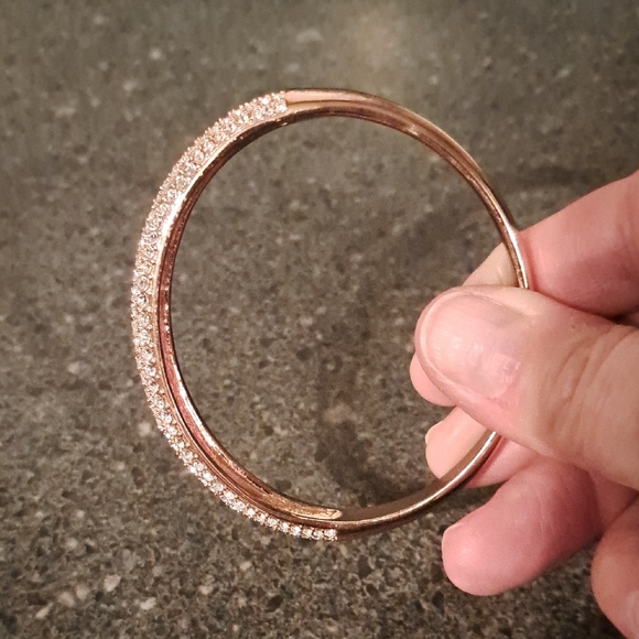 Shay Lowe Beautiful Rose Gold Bracelet with Shimmering Stones - Picture 4 of 7